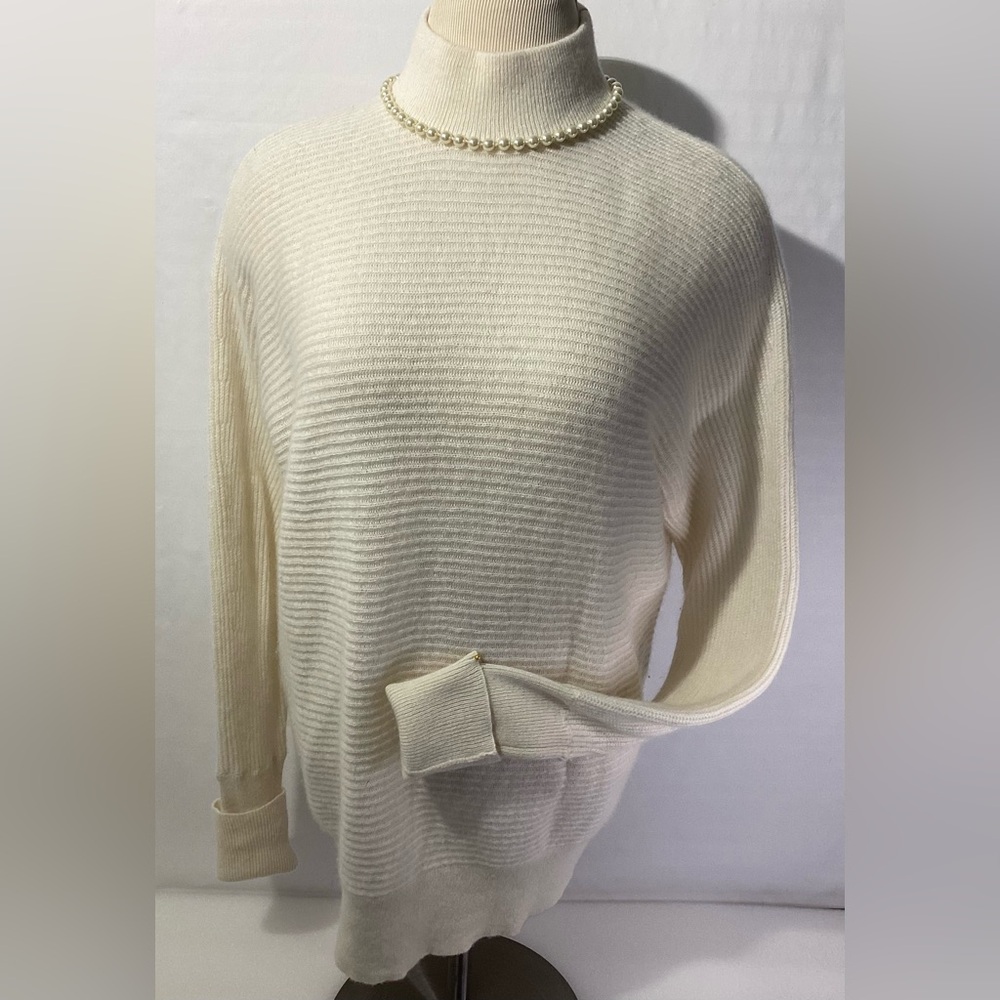 Rachel Zoe Size L 100% Cashmere Sweater Color Vanilla Long Sleeve Pullover Knit